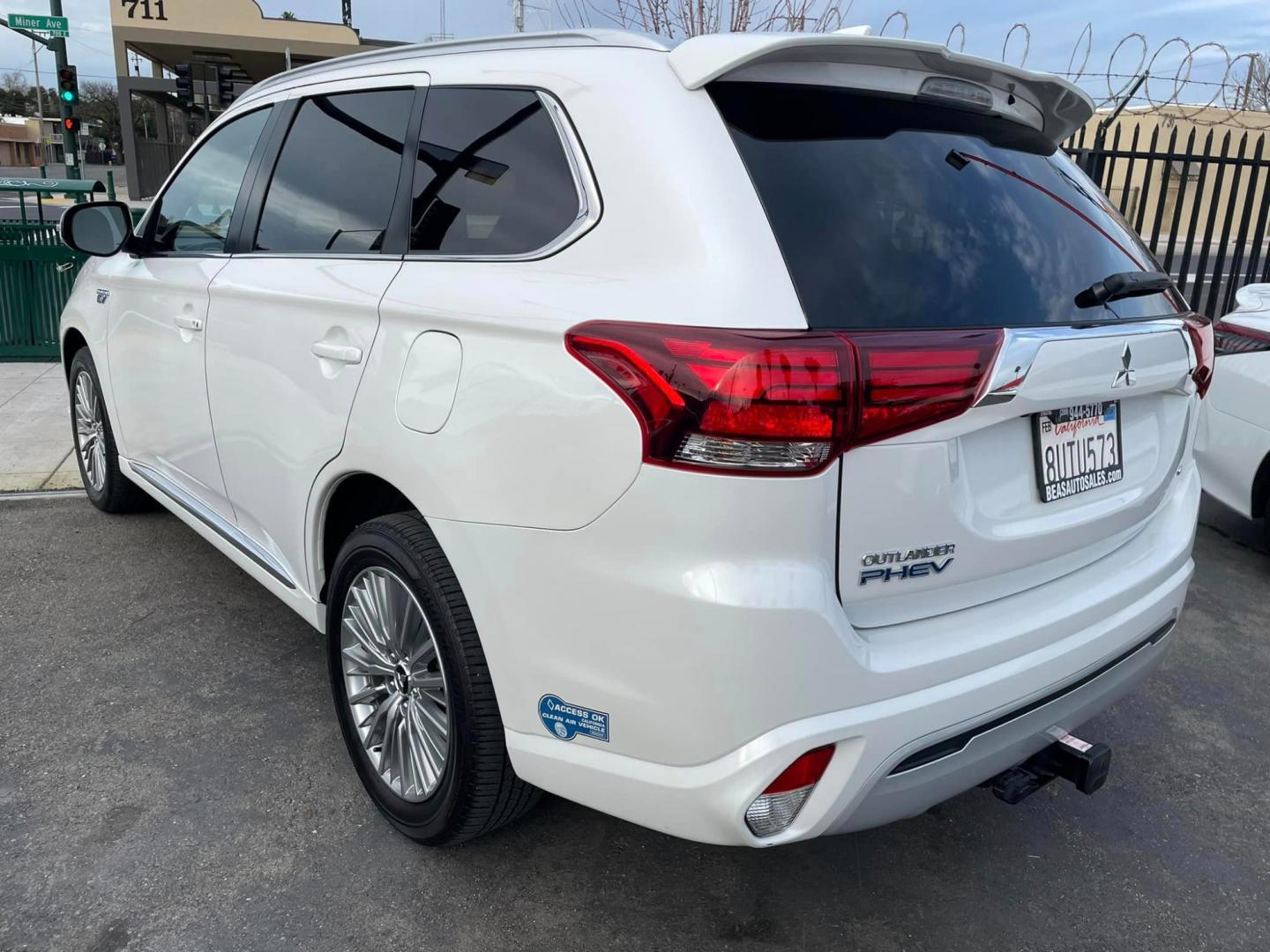 2020 WHITE /BLACK Mitsubishi Outlander PHEV (JA4J24A55LZ) , located at 744 E Miner Ave, Stockton, CA, 95202, (209) 944-5770, 37.956863, -121.282082 - PLUS TAXES AND FEES - Photo#11